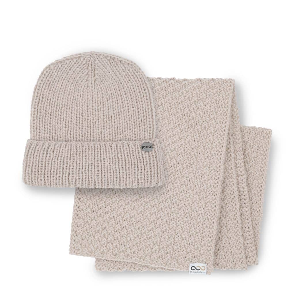 Jasnobeżowy ręcznie robiony na drutach zestaw czapka z kaszmiru i moheru MOHAIR CLASSIC i szal wełniany SIMPLE No 1