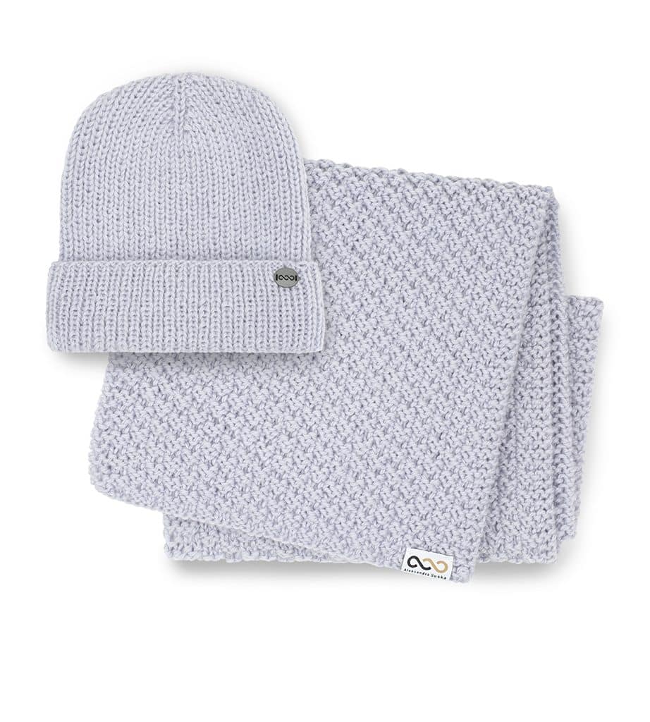 Ręcznie robiony na drutach komplet czapka z kaszmiru i moheru MOHAIR CLASSIC i wełniany szal SIMPLE No 1 jasnoniebieski