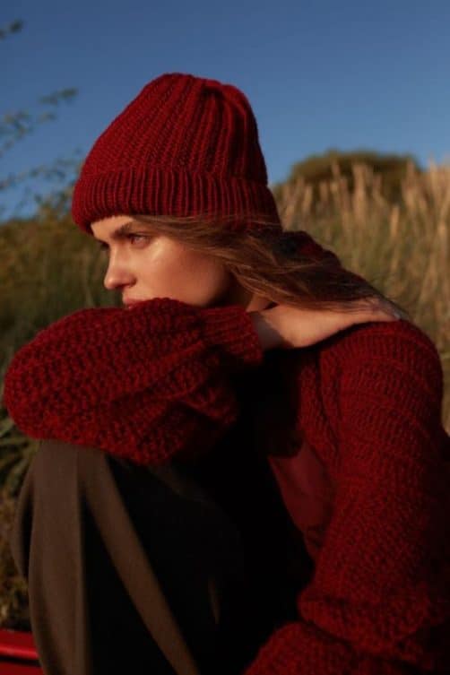 Bordowy sweter i czapka - kolekcja jesień/zima 2019/20 Bordowy sweter i czapka z kolekcji jesień/zima 2019/20 Aleksandra Suska