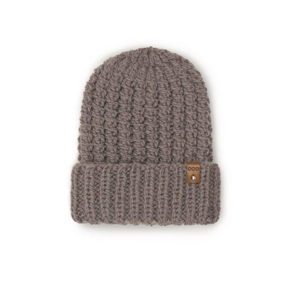 Czapka wełniana handmade szara - widok z przodu