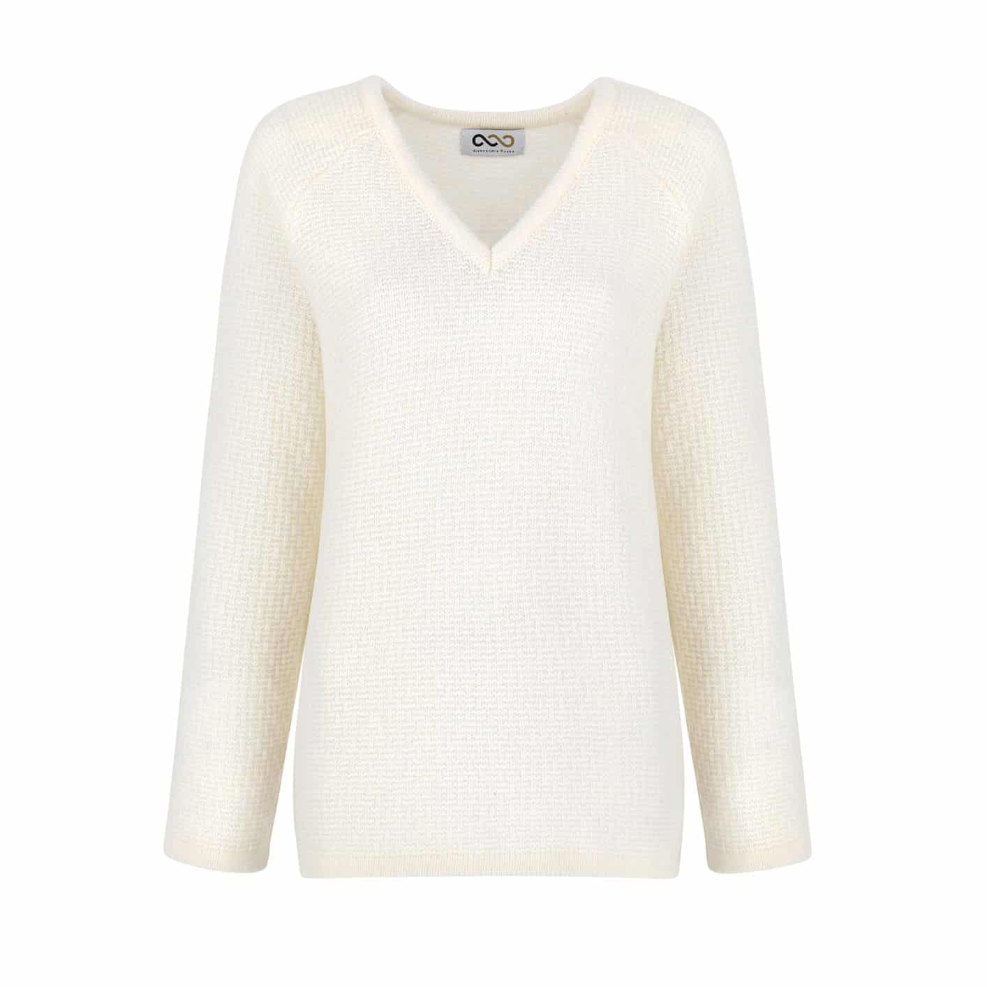 Sweter z wełny merynosa - ESSENTIAL V-NECK No 1 śmietanowa biel Ręcznie robiony na drutach sweter z merynosa ESSENTIAL V-NECK No 1 biały - widok z przodu