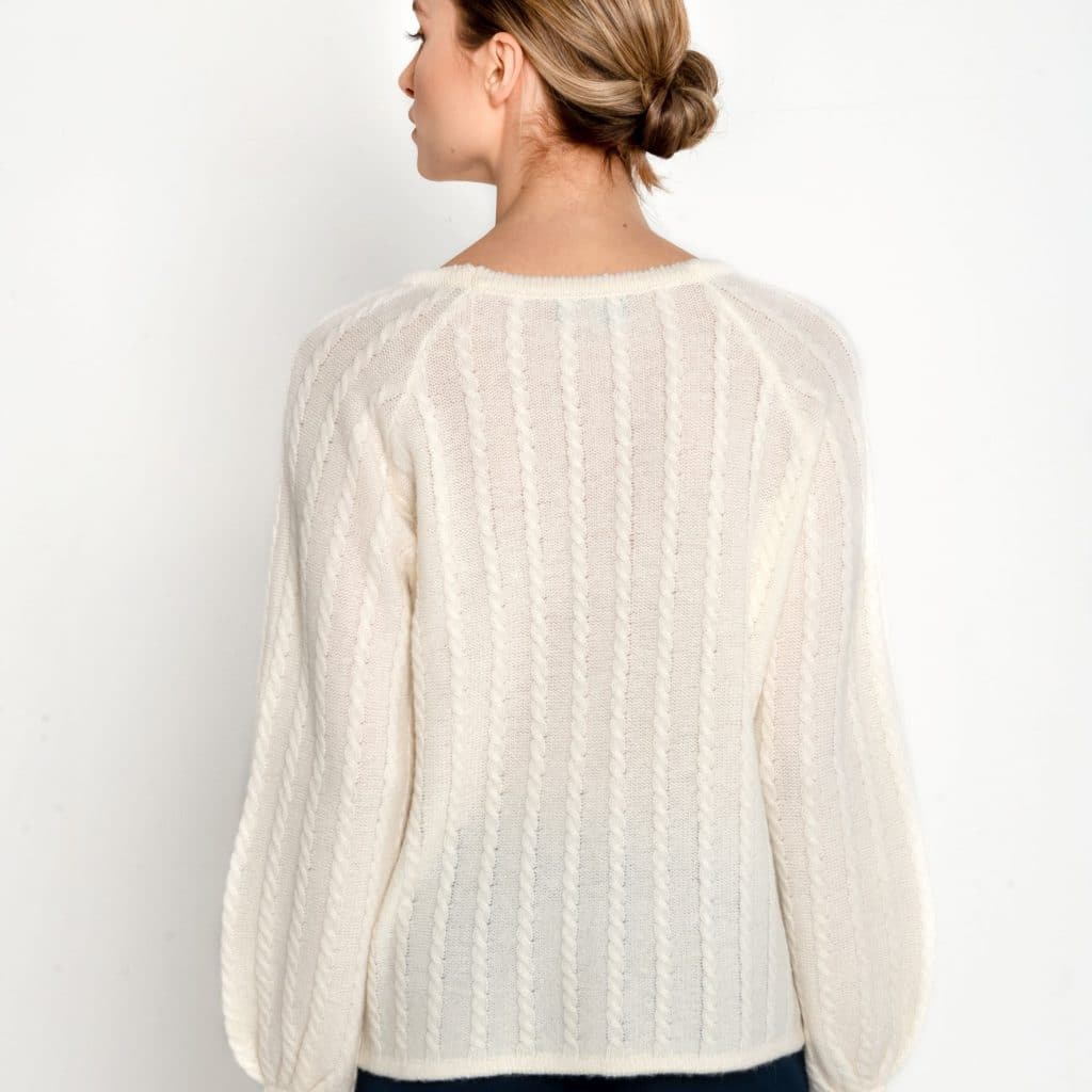 Biały sweter z merynosa i kaszmiru ESSENTIAL No 1 z tyłu