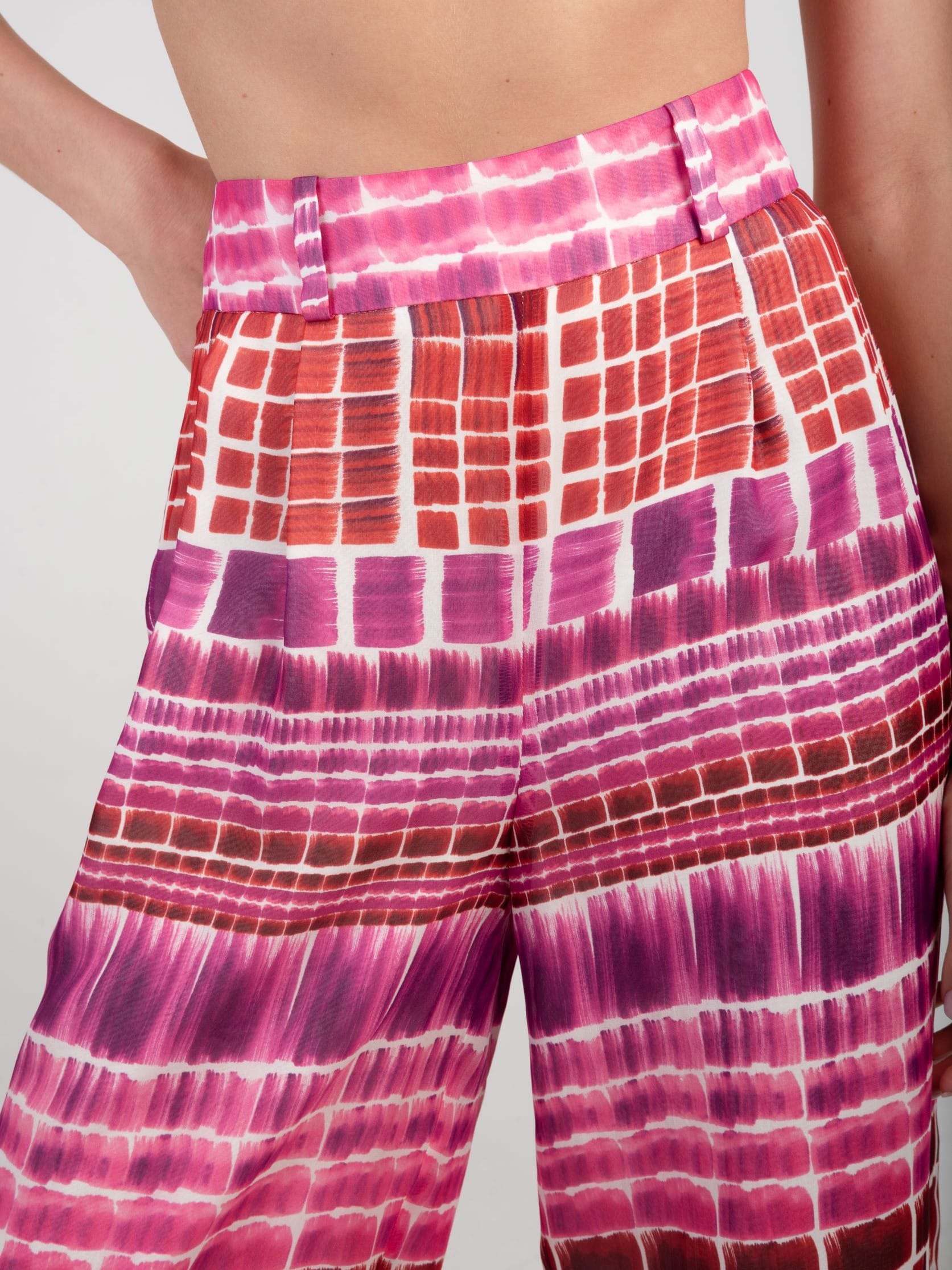 Jedwabne wzorzyste spodnie - LIMITED EDITION Jedwabne wzorzyste spodnie z wysokim stanem i luźnymi nogawkami