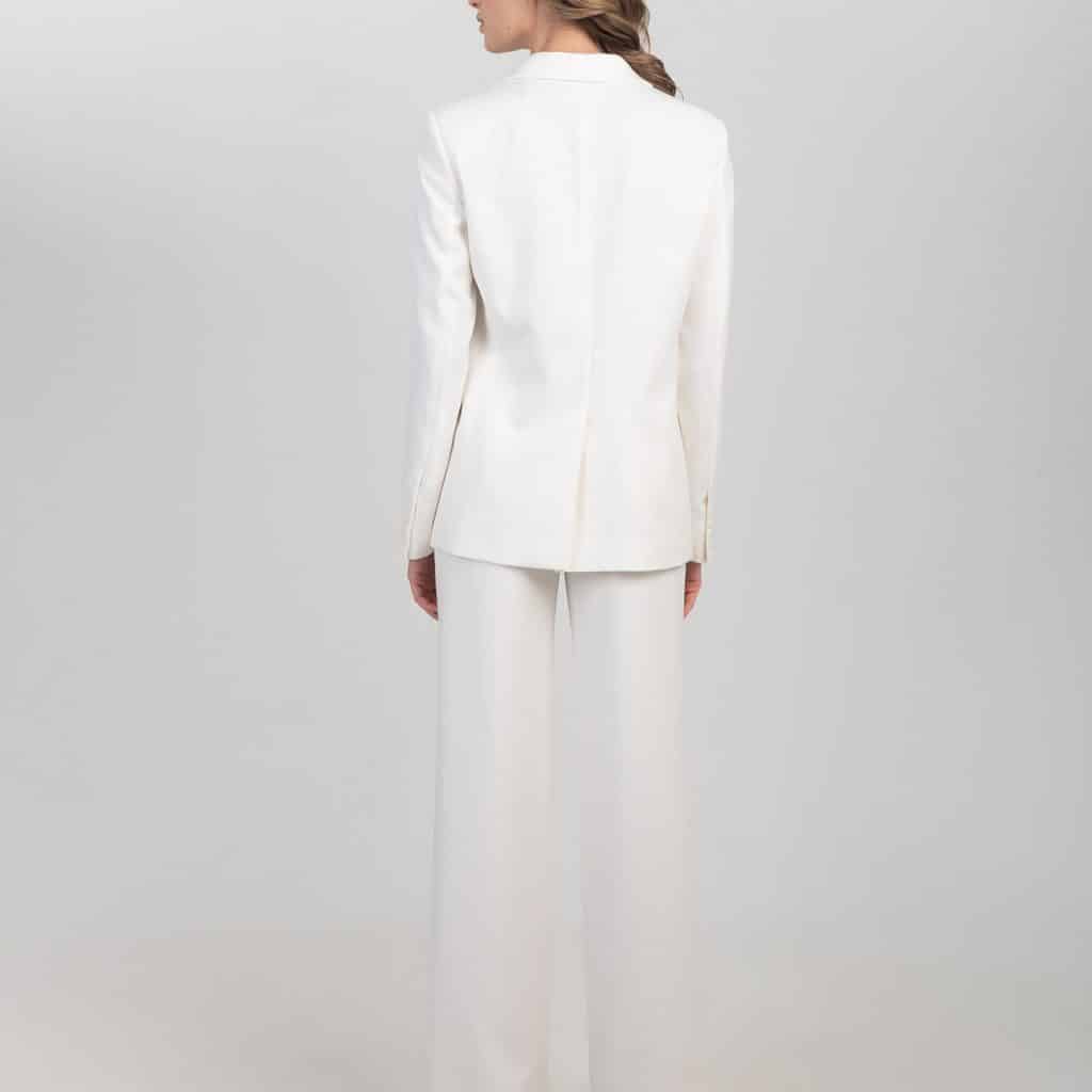 Wełniany damski garnitur w kolorze białym z tyłu